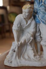 Porcelánová soška Rybáři od Royal Dux z první poloviny 20. století