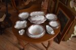 Starožitný prvorepublikový jídelní porcelánový servis Loket s růžičkovým dekorem.