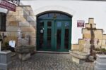 Starožitná zahradní oválná žulová mísa ručně sekaná z masivního kamene