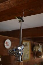 Starožitný tří-ramenný lustr ART-DECO s chromem, tmavým dřevem a miskovými stínidly