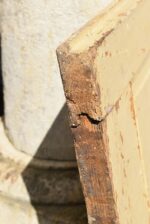 Starožitné rámové dveře se secesními kazetami a barevnými prosklenými poli z počátku 20. století.