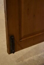 Starožitná secesní skříňka vertiko s fládrovaným povrchem a zrcadlovou nástavbou