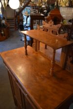 Starožitná secesní skříňka vertiko s fládrovaným povrchem a zrcadlovou nástavbou