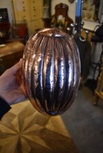 Starožitná měděná bábovka ve tvaru kakaového bobu z období biedermeieru