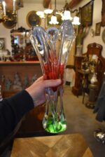 Skleněná váza Chřibská Josef Hospodka s organickým tvarem a barevnými přechody ze 60. let