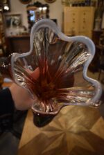 Skleněná váza Chřibská Josef Hospodka s organickým tvarem a barevnými přechody ze 60. let