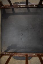 Starožitný litinový stolek ve vzdušném secesním stylu, původně podstavec pro vařič Nestor Martin.