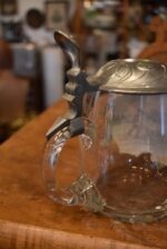 Starožitný dárkový půllitr Josef s cínovou montáží a ručně malovaným selským motivem