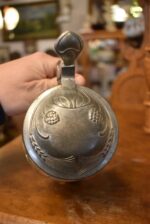 Starožitný dárkový půllitr Josef s cínovou montáží a ručně malovaným selským motivem