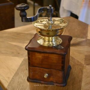 Starožitný biedermeierovský kávomlýnek z ovocného dřeva s mosaznou násypkou