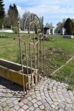 Starožitné kované secesní plotové dílce nebo okenní mříže ze začátku 20. století, 4 kusy.