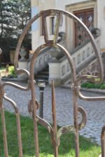 Starožitné kované secesní plotové dílce nebo okenní mříže ze začátku 20. století, 4 kusy.