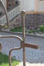 Starožitné kované secesní plotové dílce nebo okenní mříže ze začátku 20. století, 4 kusy.