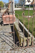 Starožitné kované secesní plotové dílce nebo okenní mříže ze začátku 20. století, 4 kusy.