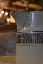 Starožitná keramická toaletní souprava lavor a džbán s pásovým dekorem růžových květů