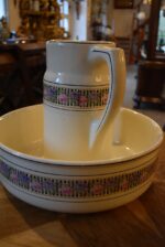 Starožitná keramická toaletní souprava lavor a džbán s pásovým dekorem růžových květů