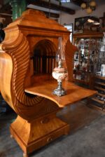 Starožitná secesní petrolejová stolní lampa s ručně malovanou majolikovou nádobkou Ditmar Wien.