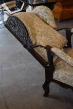 Velké starožitné zámecké barokní křeslo ušák se sklápěcím opěradlem z období okolo roku 1770.