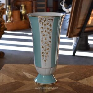 Historická porcelánová váza Lichte VEB s zlatou révou a tyrkysovými pásy z let 1950–1965.