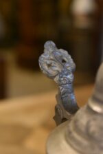 Starožitný pamětní pivní půllitr s cínovým víčkem a nápisem Zur Erinnerung