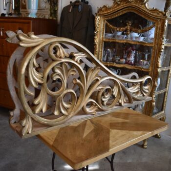 Velké párové zlacené sakrální řezby z lipového dřeva s florálními motivy ze závěru 19. století