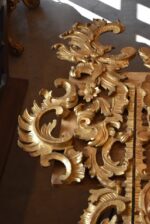 Monumentální párové barokní oltářní řezby z lipového dřeva zlacené plátkovým zlatem.