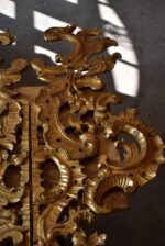 Monumentální párové barokní oltářní řezby z lipového dřeva zlacené plátkovým zlatem.