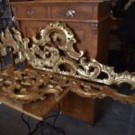 Monumentální párové barokní oltářní řezby z lipového dřeva zlacené plátkovým zlatem.