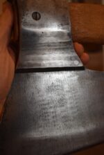 Velká starožitná prvorepubliková řeznická bourací sekera s bukovým topůrkem