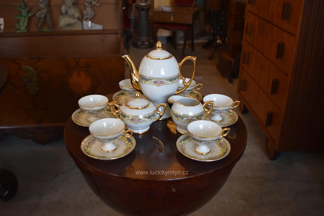 Krásný vysoce reprezentativní a elegantní porcelánový francouzský kávový či čajový servis z Limoges pro 6 osob vyrobený v záv. 19. stol. (Kopírovat) Porcelánový kávový servis Limoges pro 6 osob s zlatým dekorem ze závěru 19. století.