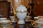 Porcelánový kávový servis Limoges pro 6 osob s zlatým dekorem ze závěru 19. století.