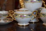 Porcelánový kávový servis Limoges pro 6 osob s zlatým dekorem ze závěru 19. století.