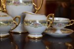 Porcelánový kávový servis Limoges pro 6 osob s zlatým dekorem ze závěru 19. století.