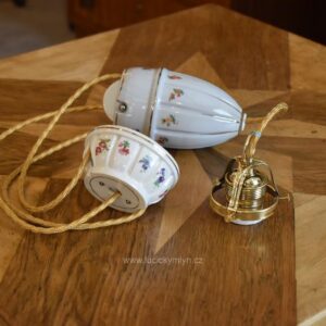 Starožitná porcelánová secesní stahovačka se zlatými linkami a kanelovaným porcelánovým vejcem.