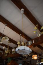 Starožitná porcelánová secesní stahovačka se zlatými linkami a kanelovaným porcelánovým vejcem.