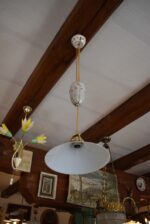 Starožitná porcelánová secesní stahovačka se zlatými linkami a kanelovaným porcelánovým vejcem.