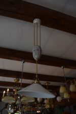 Starožitná porcelánová secesní stahovačka se zlatými linkami a kanelovaným porcelánovým vejcem.