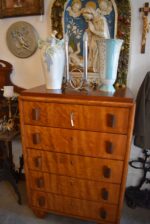 Starožitná funkcionalistická stolní lampička z chromované mosazi se dvěma svícnovými sloupky