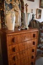 Starožitná funkcionalistická stolní lampička z chromované mosazi se dvěma svícnovými sloupky