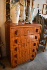 Starožitná funkcionalistická stolní lampička z chromované mosazi se dvěma svícnovými sloupky