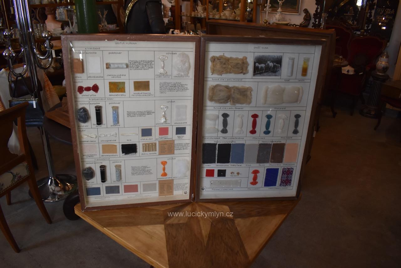 Historické školní či naučné závěsné vitrínky – ovčí vlna a umělá vlákna (textilní výukové panely cca 2. pol. 20. století) Historické školní vitrínky s výukovými panely ovčí vlny a umělých vláken z období socialismu.