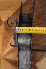 Velký starožitný ručně kovaný renesanční dveřní zámek z Čech z 2. poloviny 17. století.