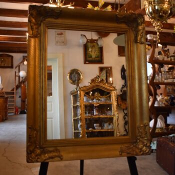 Velké starožitné nástěnné zrcadlo v hlubokém zlatém rámu blondel s akantovým dekorem