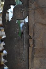 Velké starožitné měšťanské zrcadlo v neorenesančním tmavě mořeném dubovém rámu s fazetou.