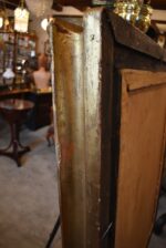 Velké starožitné nástěnné zrcadlo v hlubokém zlatém rámu blondel s akantovým dekorem