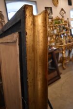 Velké starožitné nástěnné zrcadlo v hlubokém zlatém rámu blondel s akantovým dekorem