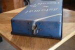 Starožitný nástěnný mechanický automat na čokoládu Automat de Chocolat z 3. čtvrtiny 20. stol.