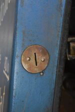 Starožitný nástěnný mechanický automat na čokoládu Automat de Chocolat z 3. čtvrtiny 20. stol.