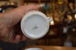 Sada 5 ks starožitných secesních porcelánových hrnečků s modrými medailonky a zlatými linkami.