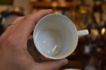 Sada 5 ks starožitných secesních porcelánových hrnečků s modrými medailonky a zlatými linkami.